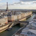 Comment réinventer les combles parisiens en pièce de vie lumineuse et conforme aux règles d’urbanisme